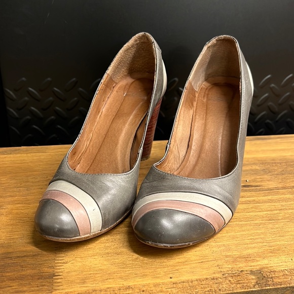 Clarks Shoes - Comfortable heels — purchased in Scotland, marked as size 5, but fit as a size 8